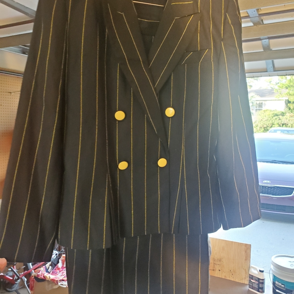 skirt suit